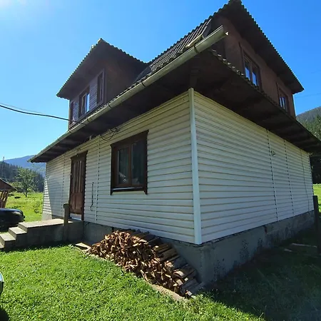 Na Hutori Guest house Tatariv
